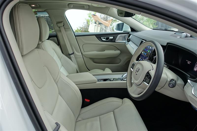 ボルボ V60クロスカントリー クロスカントリー ウルトラ B5 AWD_RHD_AWD(AT_2.0)