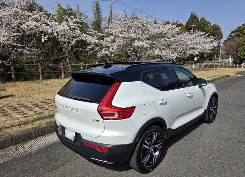 ボルボ XC40 B4 AWD Rデザイン_RHD_AWD(AT_2.0)