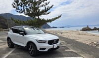 ボルボ XC40 B4 AWD Rデザイン_RHD_AWD(AT_2.0)