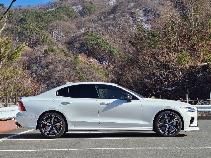 ボルボ S60 プラグインハイブリッド リチャージ アルティメット T6 AWD プラグインハイブリッド_RHD_AWD(AT_2.0)