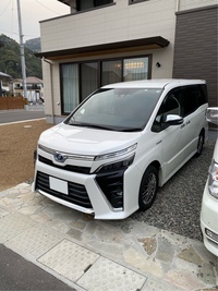 トヨタ ヴォクシー ハイブリッド