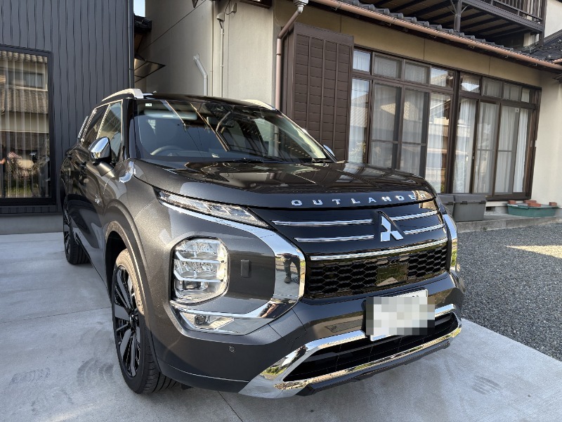 三菱 アウトランダーPHEV P_7人乗り_4WD(2.4)