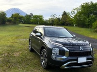 三菱 アウトランダーPHEV P_7人乗り_4WD(2.4)