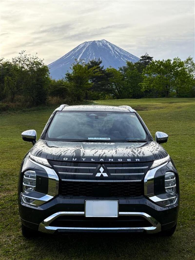 三菱 アウトランダーPHEV P_7人乗り_4WD(2.4)