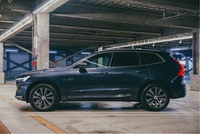 ボルボ XC60 B5 AWD インスクリプション_RHD_AWD(AT_2.0)