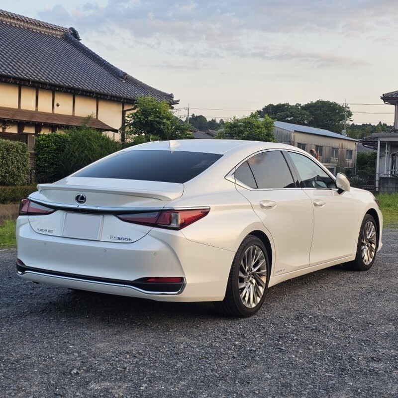 レクサス ESハイブリッド 300h“バージョンL”(CVT_2.5)
