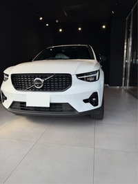 ボルボ XC40 ウルトラ B4 AWD ダークエディション_RHD_AWD(DCT_2.0)