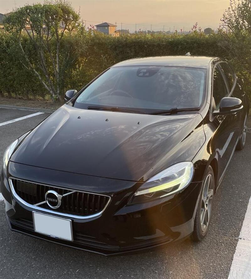 ボルボ V40 T3 モメンタム_RHD(AT_1.5)