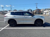 三菱 アウトランダーPHEV P エグゼクティブパッケージ_7人乗り_4WD(2.4)