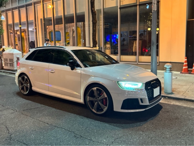 アウディ RS3 スポーツバック RS3 スポーツバック_RHD_4WD(AT_2.5)