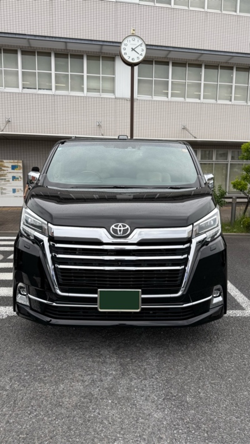 トヨタ グランエース プレミアム_6人乗り(AT_2.8)