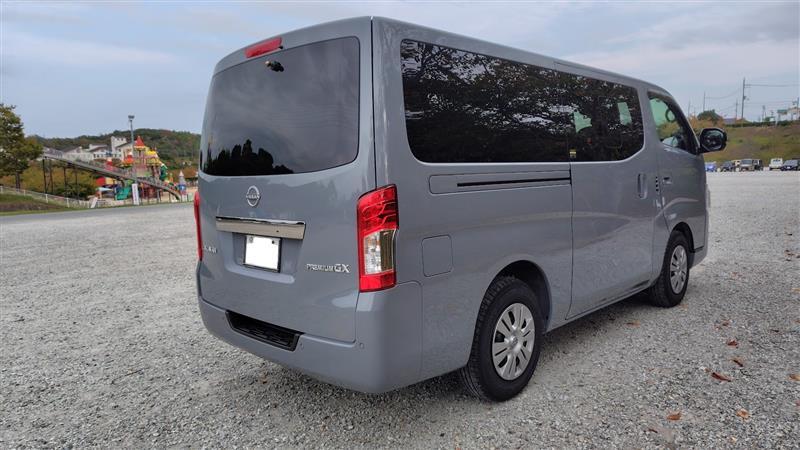 日産 キャラバン バン グランドプレミアムGX ロングボディ 低床_5人乗り_5ドア(M-ATx_2.4_ディーゼル)