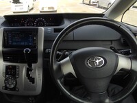 トヨタ ヴォクシー ZS_8人乗り(CVT_2.0)