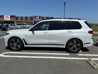 BMW X7 xドライブ40d Mスポーツ_RHD_4WD(AT_3.0)