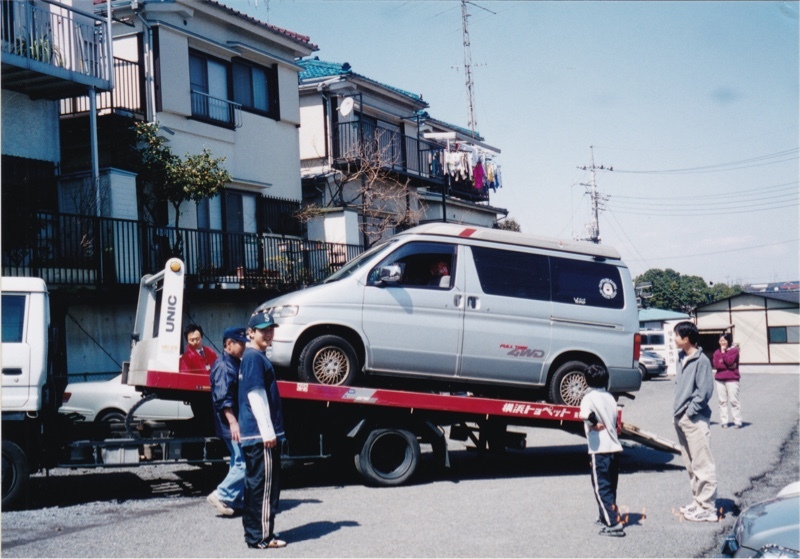 フォード フリーダ XL-T_サンルーフ_4WD(AT_2.5ディーゼル_8人乗)