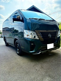 日産 キャラバン バン グランドプレミアムGX ロングボディ 低床_5人乗り_5ドア(AT_2.0_ガソリン)