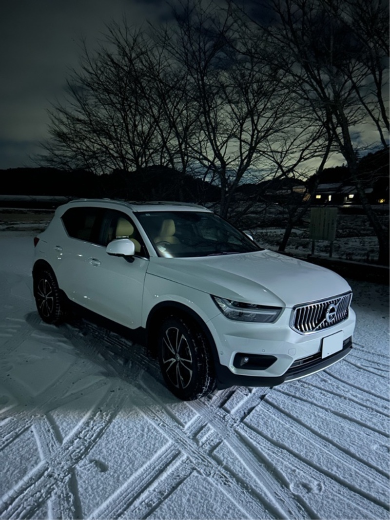 ボルボ XC40 B4 AWD インスクリプション_RHD_AWD(AT_2.0)