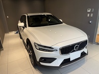 ボルボ V60クロスカントリー クロスカントリー ウルトラ B5 AWD_RHD_AWD(AT_2.0)