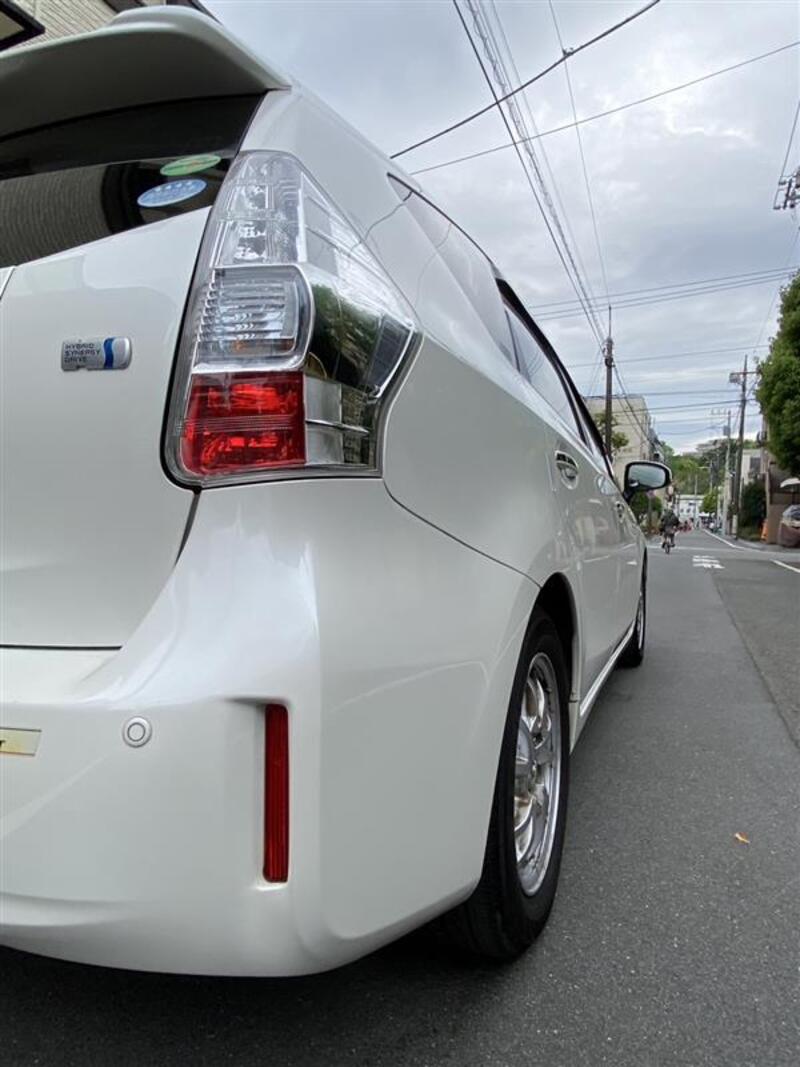 トヨタ プリウスα G“チューンブラック”_5人乗り(CVT_1.8)