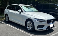 ボルボ V60 B4 モメンタム _RHD(DCT_2.0)