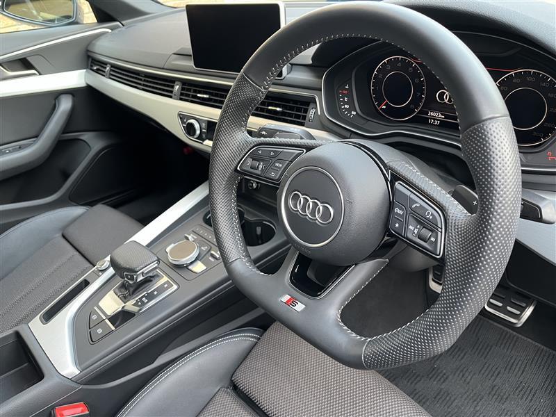 アウディ A4 （セダン） A4 35 TFSI マイスターシュトュック_RHD(AT_1.4)