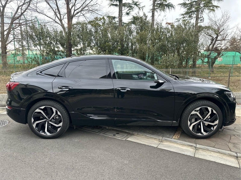アウディ Q8 スポーツバック e-tron Q8 スポーツバック 55 e-tron クワトロ Sライン_RHD_4WD(AT)