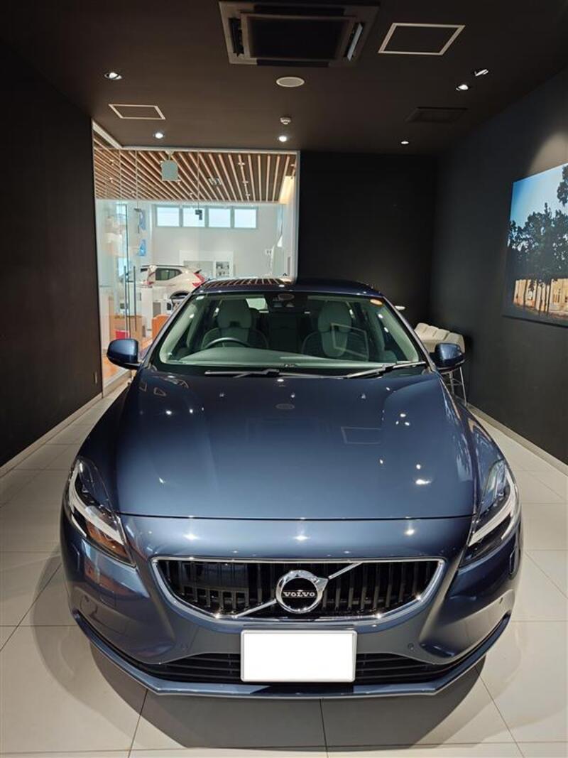 ボルボ V40 T3 タックエディション_RHD(AT_1.5)