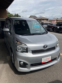 トヨタ ヴォクシー ZS_8人乗り(CVT_2.0)
