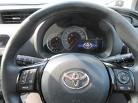 トヨタ ヴィッツ F(CVT_1.3)