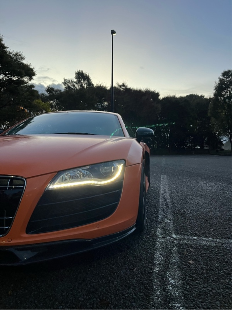 アウディ R8 （クーペ） 5.2 FSI クワトロ_LHD_4WD(Rトロニック_5.2)