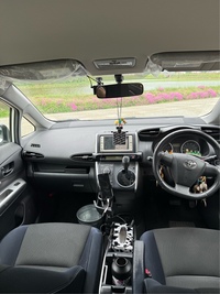 トヨタ ウィッシュ 1.8S_7人乗り_4WD(CVT_1.8)