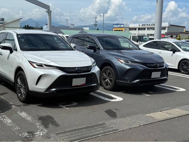 トヨタ ハリアーハイブリッド Z“レザーパッケージ”_E-Four(CVT_2.5_ハイブリッド)