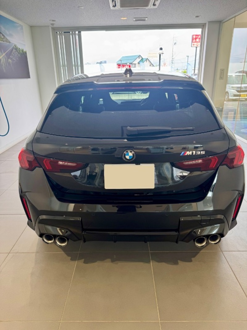 BMW 1シリーズ ハッチバック M135i xドライブ_RHD_4WD(AT_2.0)