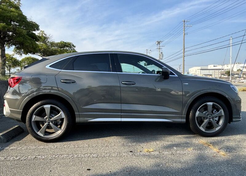 アウディ Q3 スポーツバック 40 TDI クワトロ Sライン_RHD_4WD(Sトロニック_2.0)