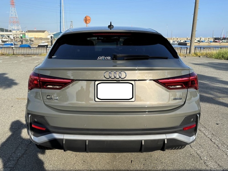 アウディ Q3 スポーツバック 40 TDI クワトロ Sライン_RHD_4WD(Sトロニック_2.0)