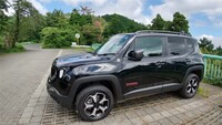 ジープ レネゲード トレイルホーク_RHD_4WD(AT_1.3)