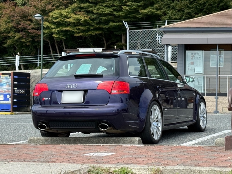 アウディ RS4アバント （ワゴン） RS4 アバント_RHD_4WD(MT_4.2)