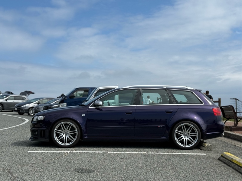 アウディ RS4アバント （ワゴン） RS4 アバント_RHD_4WD(MT_4.2)