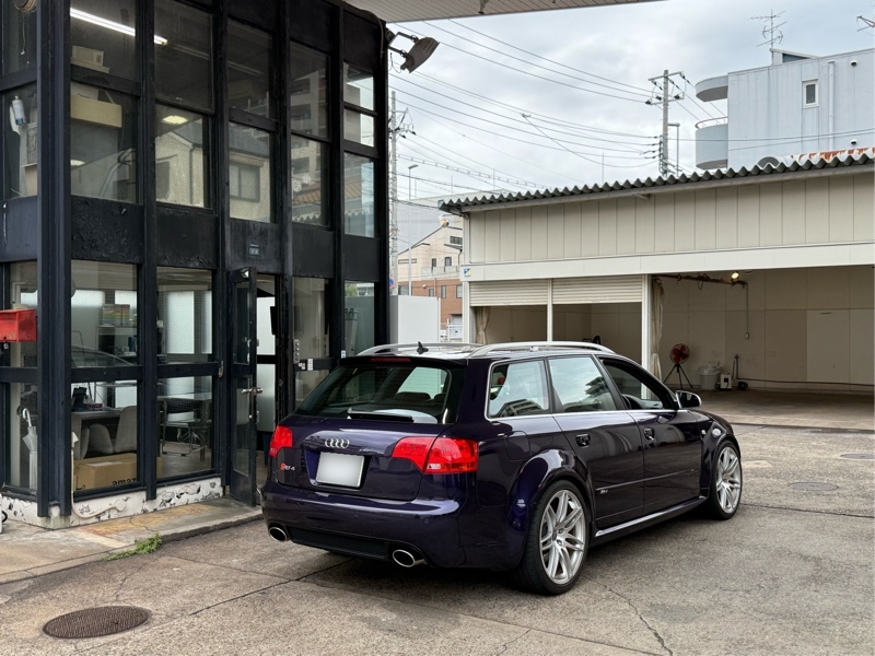 アウディ RS4アバント （ワゴン） RS4 アバント_RHD_4WD(MT_4.2)