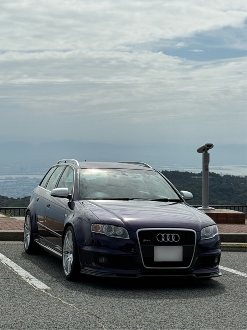 アウディ RS4アバント （ワゴン） RS4 アバント_RHD_4WD(MT_4.2)