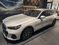 BMW i5 ツーリング eドライブ40 ツーリング Mスポーツ_RHD