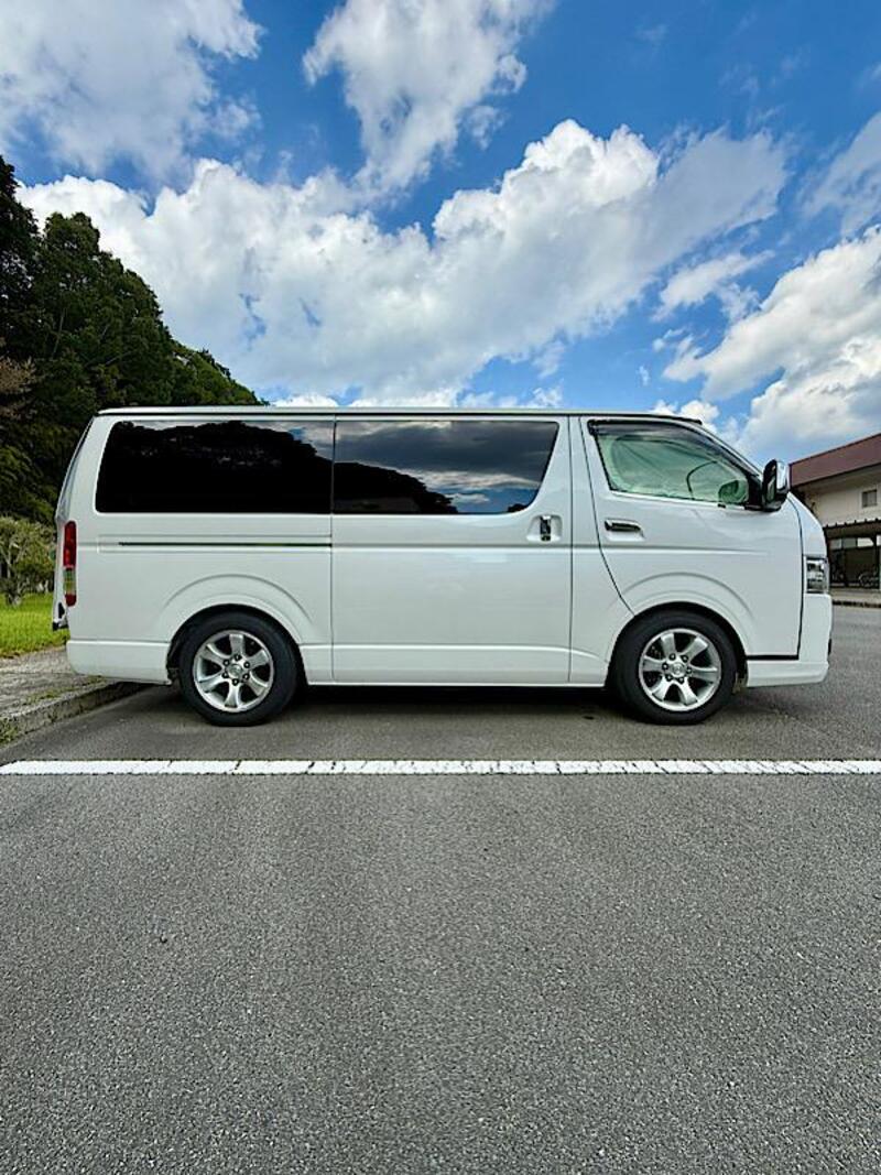 トヨタ ハイエースバン スーパーGL“ダークプライムS”ロング・標準ボディ・標準ルーフ・標準フロア_5人乗り_5ドア_4WD(ECT_2.8_ディーゼル)
