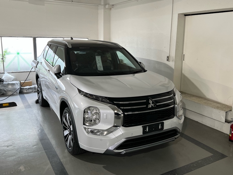 三菱 アウトランダーPHEV P エグゼクティブパッケージ_7人乗り_4WD(2.4)