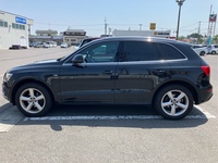 アウディ Q5 2.0 TFSI クワトロ Sライン_RHD_4WD(AT_2.0)