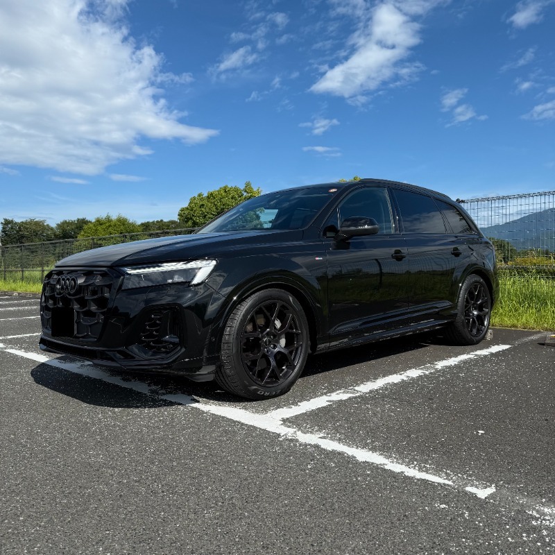 アウディ Q7