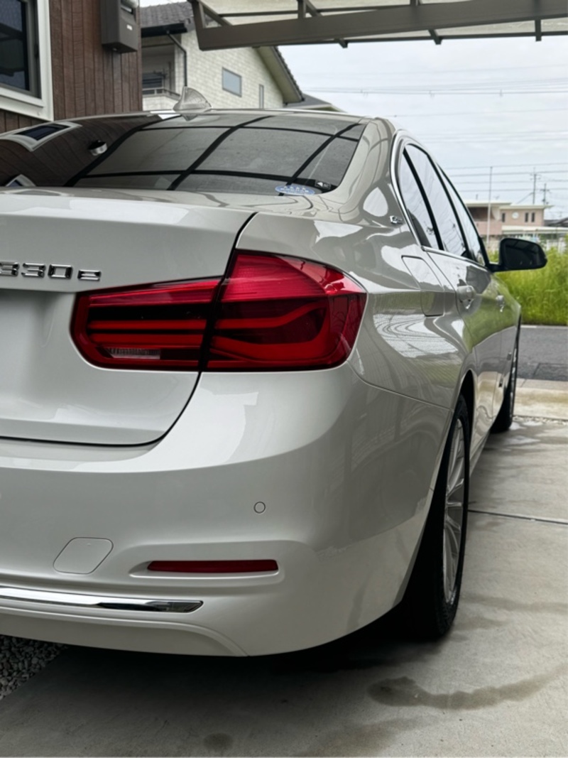 BMW 3シリーズ プラグインハイブリッド 330e iパフォーマンス ラグジュアリー_RHD(AT_2.0)