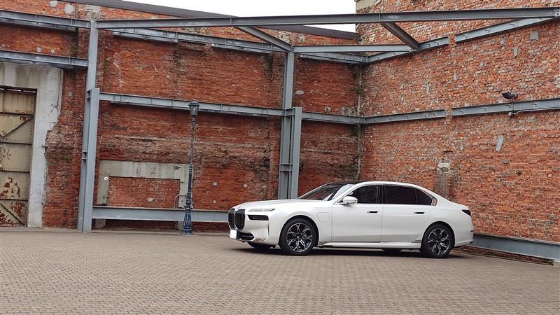 BMW i7 eドライブ50 エクセレンス_RHD