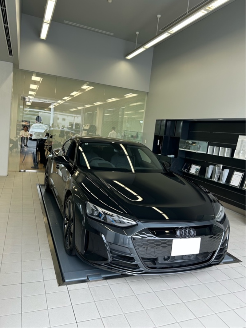 アウディ e-tron GT e-トロン GT クワトロ_RHD_4WD(AT)
