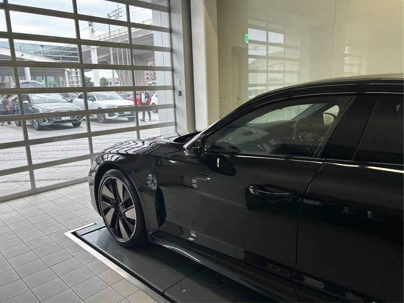 アウディ e-tron GT e-トロン GT クワトロ_RHD_4WD(AT)