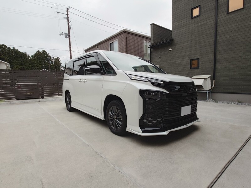 トヨタ ヴォクシー ハイブリッド S-Z_7人乗り_E-Four(CVT_1.8_ハイブリッド)